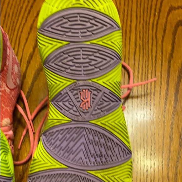 Kyrie 5 Patrick’s - Picture 7 of 8